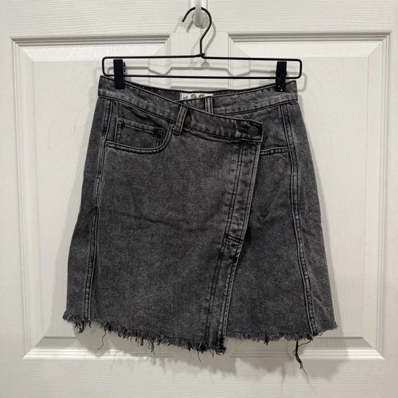 We The Free Womens Black Frayed Mini Wrap Denim Skirt Size 28 asymmetrical Jean - Picture 2 of 8